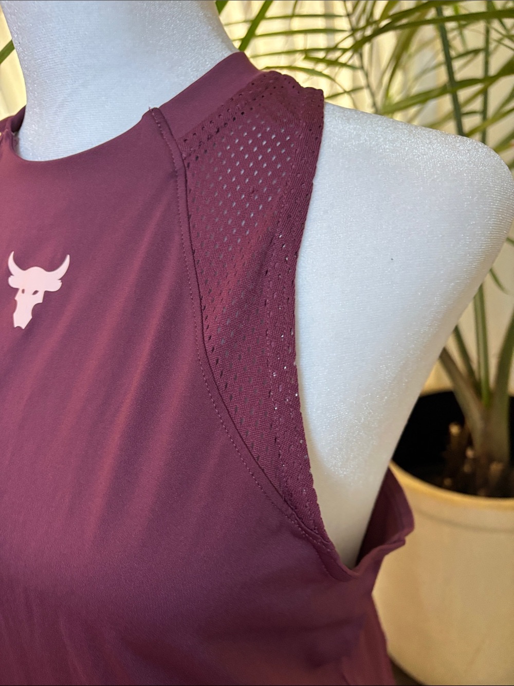 Under Armour Project Rock Heat Gear Plum High Neck Mesh-Shoulder Tank - Picture 3 of 6